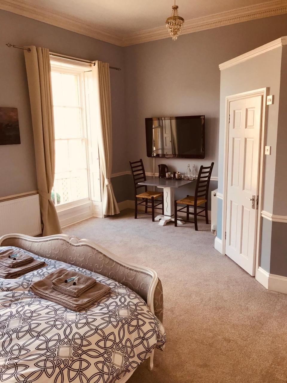 צ'לטנהם Regency Rooms Guesthouse מראה חיצוני תמונה