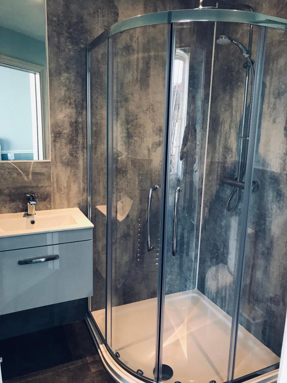 צ'לטנהם Regency Rooms Guesthouse מראה חיצוני תמונה