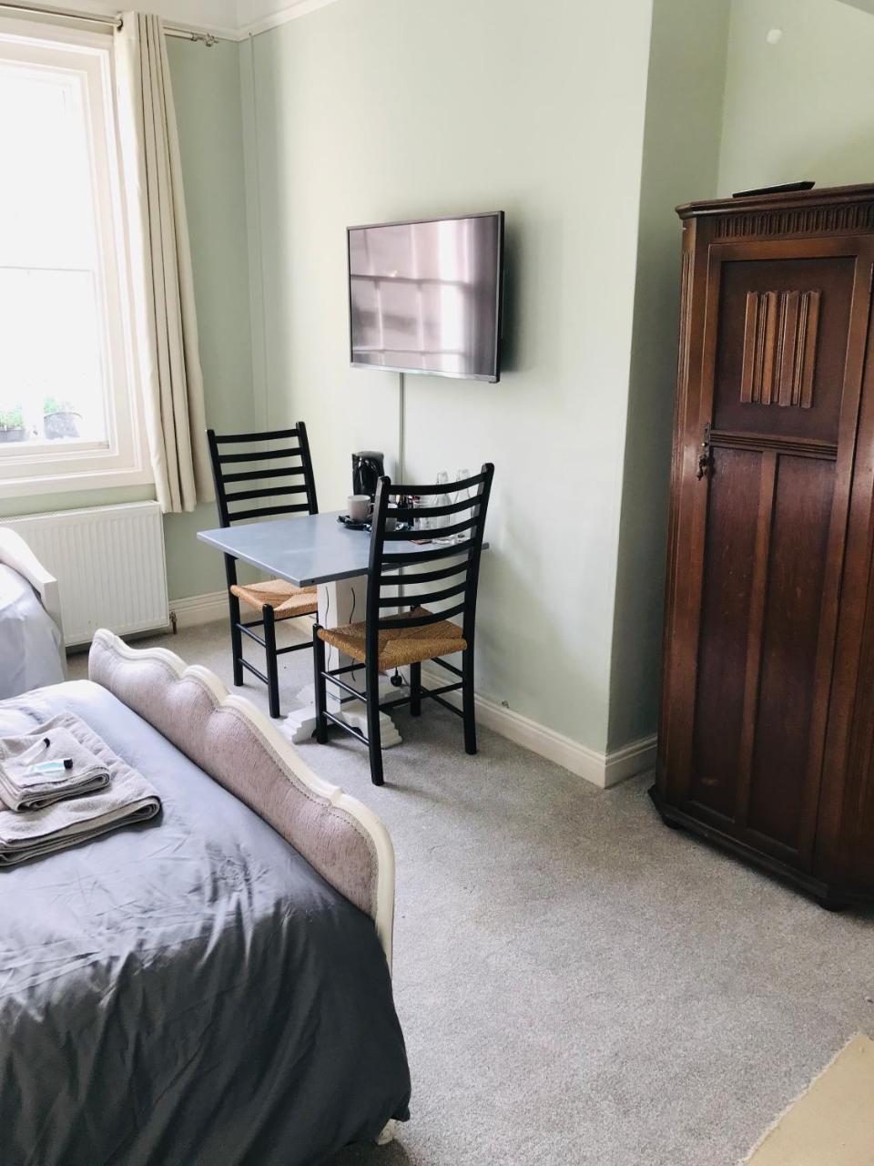 צ'לטנהם Regency Rooms Guesthouse מראה חיצוני תמונה