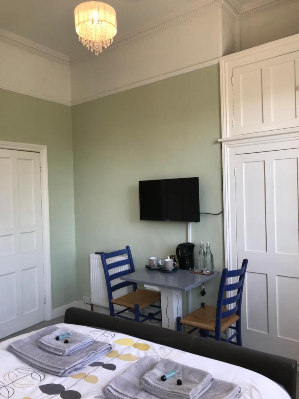 צ'לטנהם Regency Rooms Guesthouse מראה חיצוני תמונה